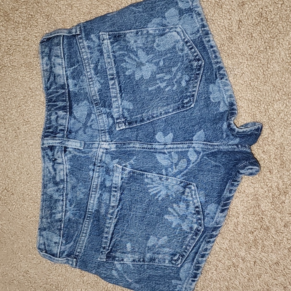 Forever 21 Flower Shorts - Picture 2 of 3